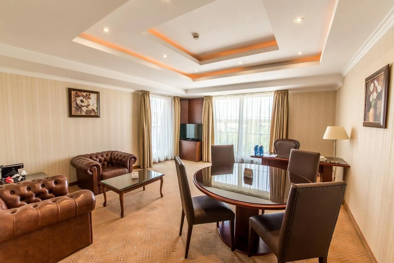 Ramada Hotel & Suites By Wyndham Bucharest North 4*,  Románia