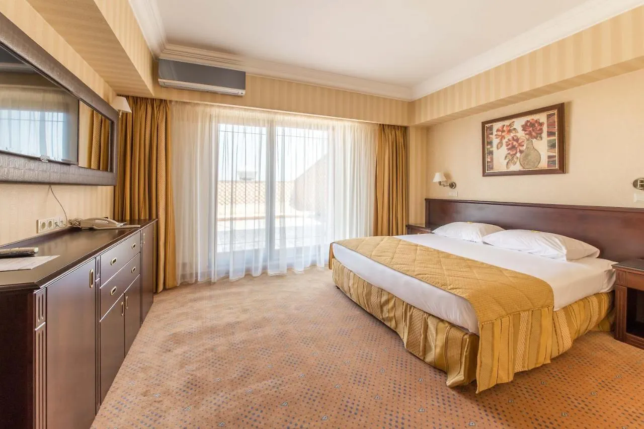 Ramada Hotel & Suites By Wyndham Bucharest North