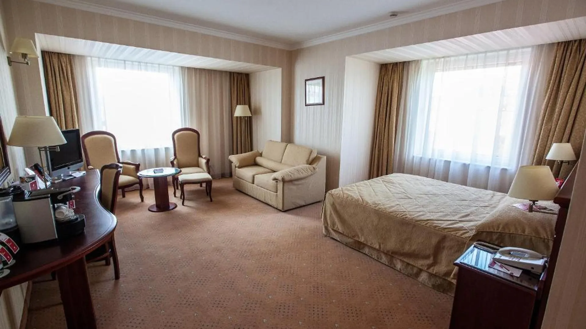 Ramada Hotel & Suites By Wyndham Bucharest North