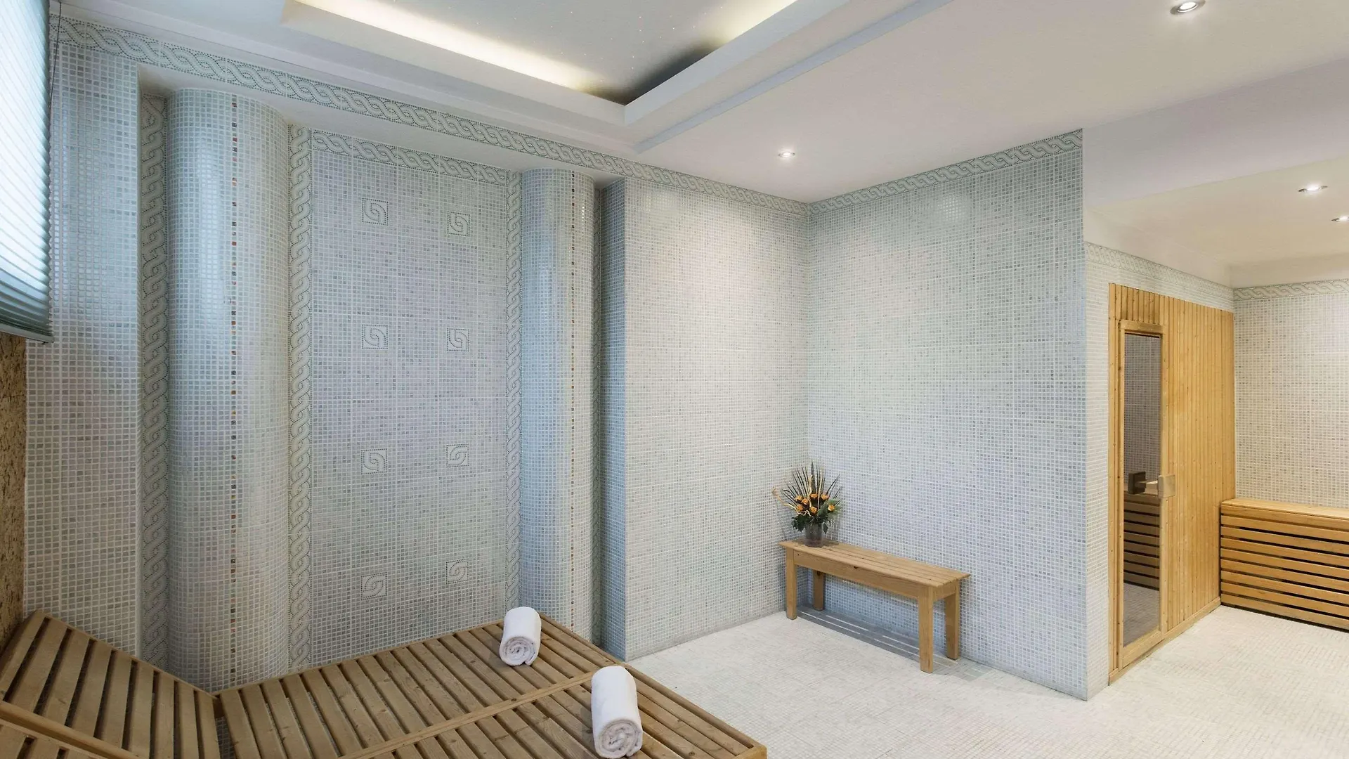 Ramada Hotel & Suites By Wyndham Bucharest North