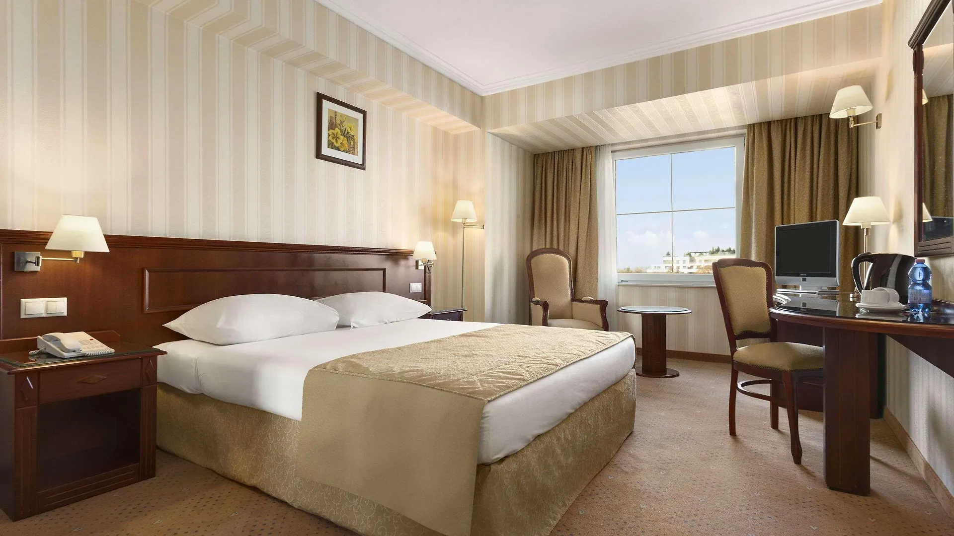 Ramada Hotel & Suites By Wyndham Bucharest North