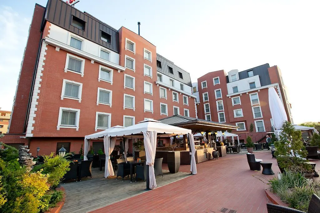 Ramada Hotel & Suites By Wyndham Bucharest North