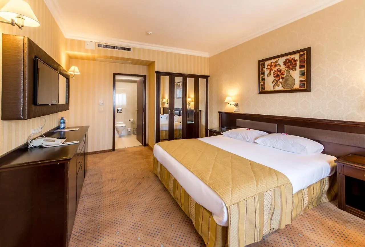 Ramada Hotel & Suites By Wyndham Bucharest North 4*,
