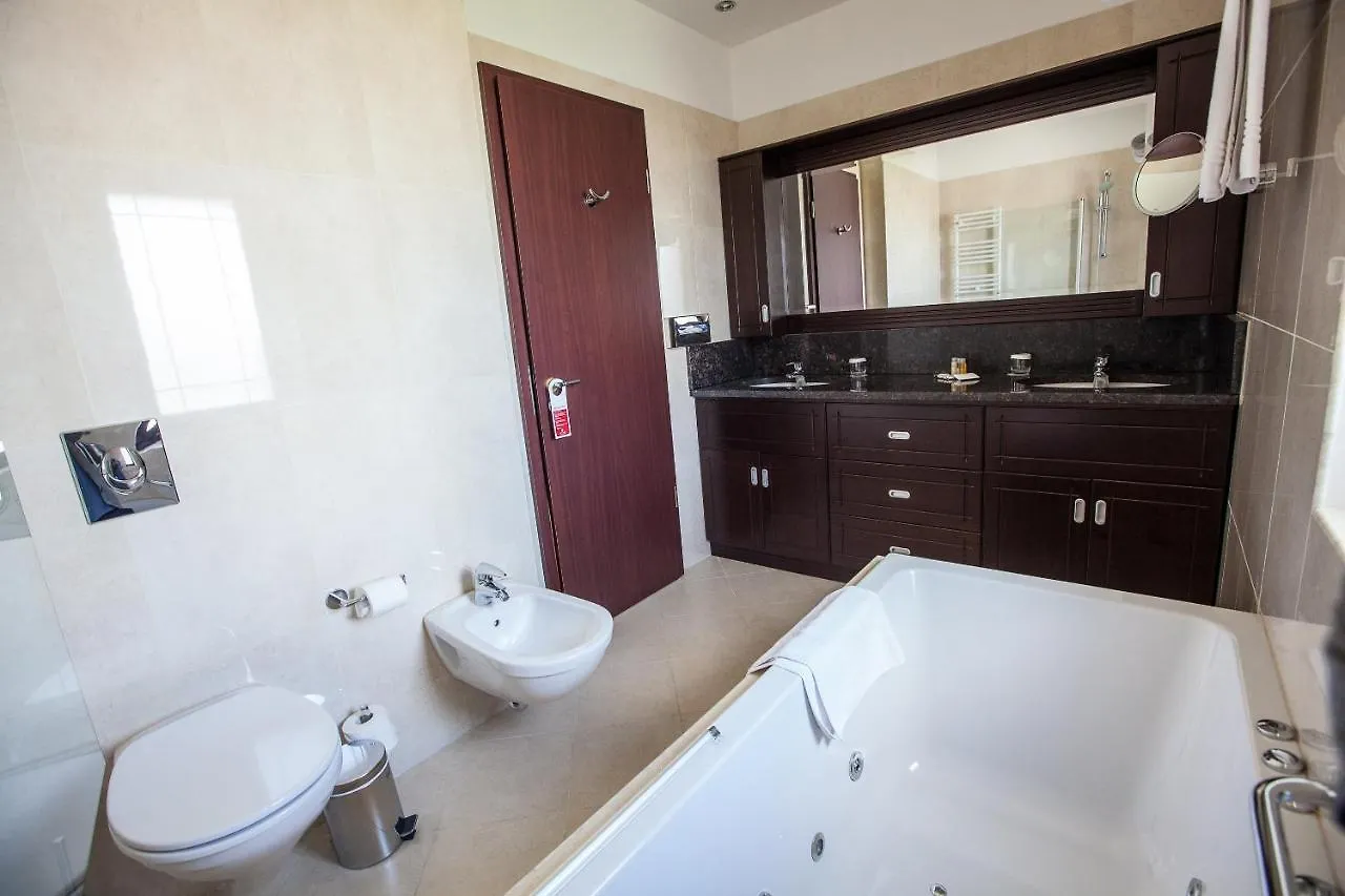 Ramada Hotel & Suites By Wyndham Bucharest North