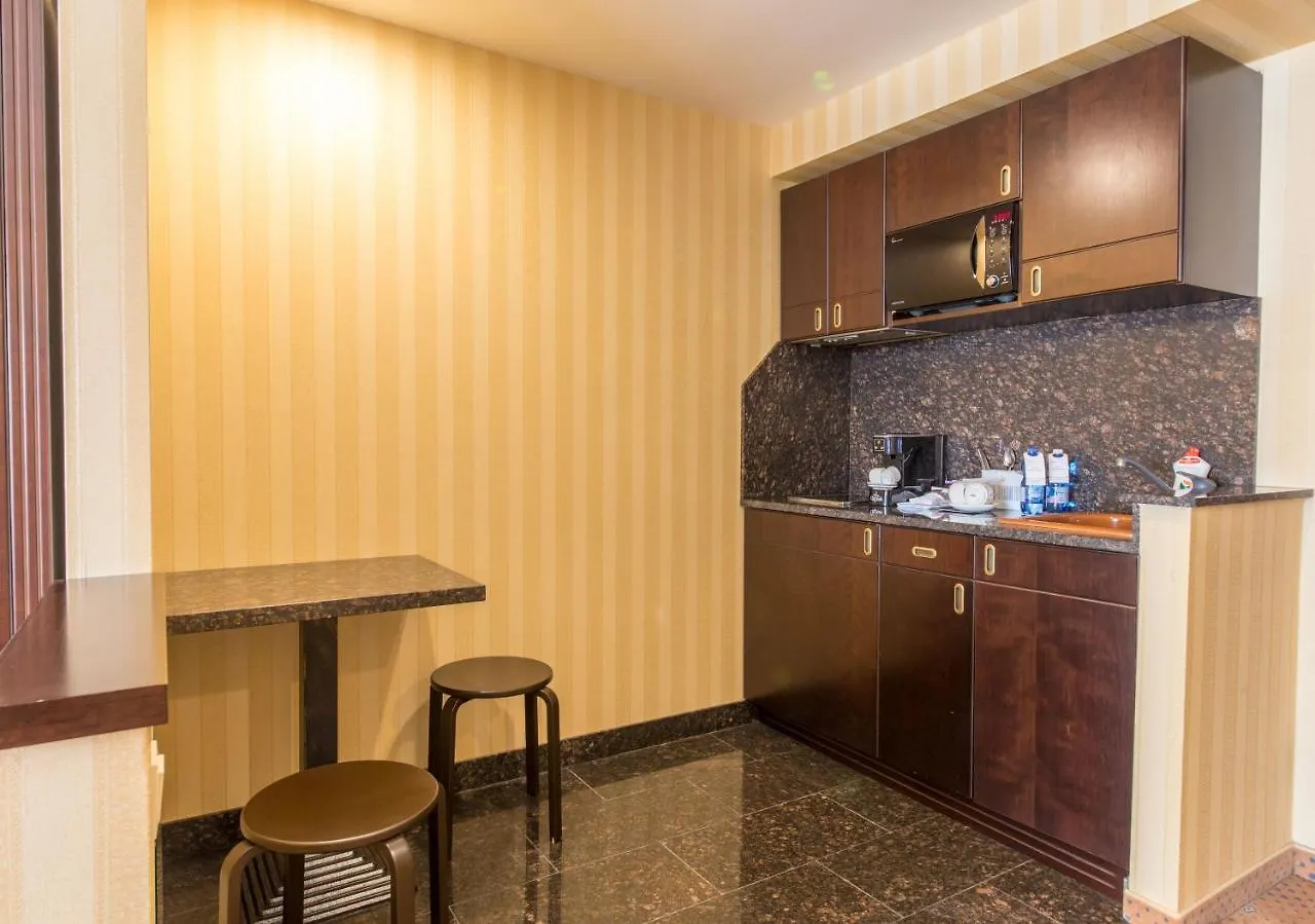 Ramada Hotel & Suites By Wyndham Bucharest North 4*,  România