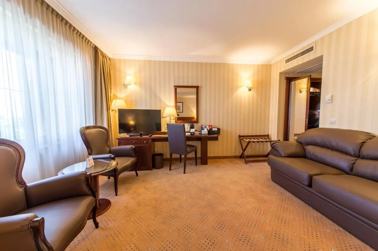 Ramada Hotel & Suites By Wyndham Bucharest North