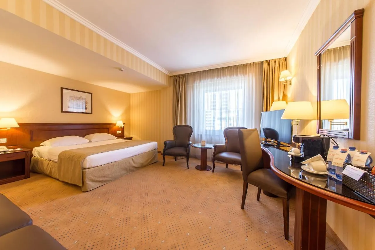 Ramada Hotel & Suites By Wyndham Bucharest North România