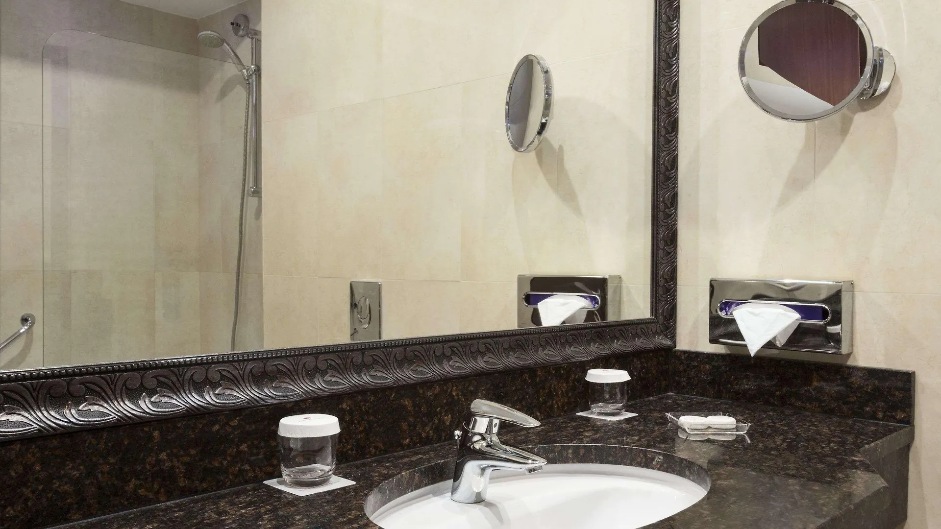 Ramada Hotel & Suites By Wyndham Bucharest North
