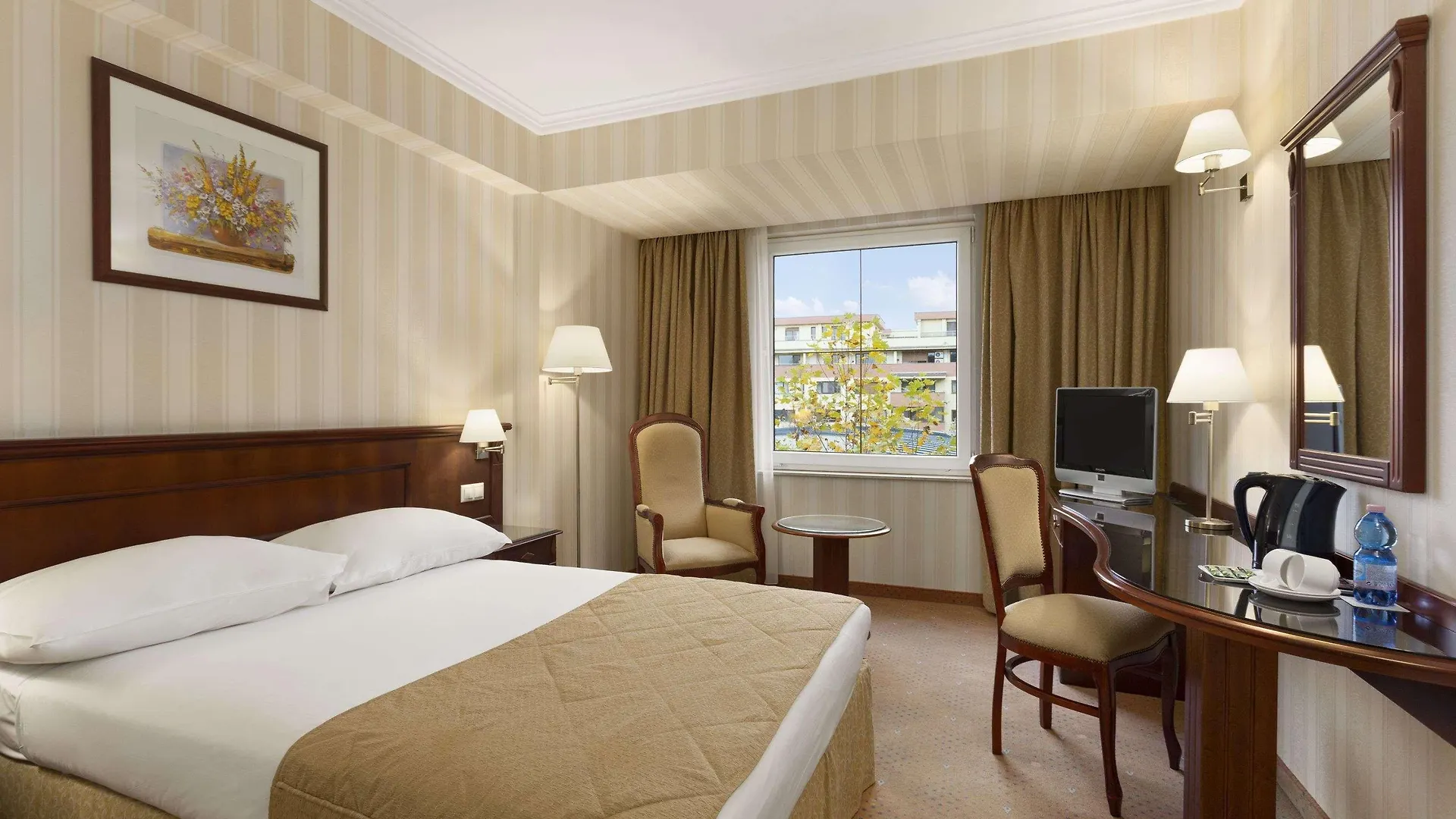 Ramada Hotel & Suites By Wyndham Bucharest North 4*,  România