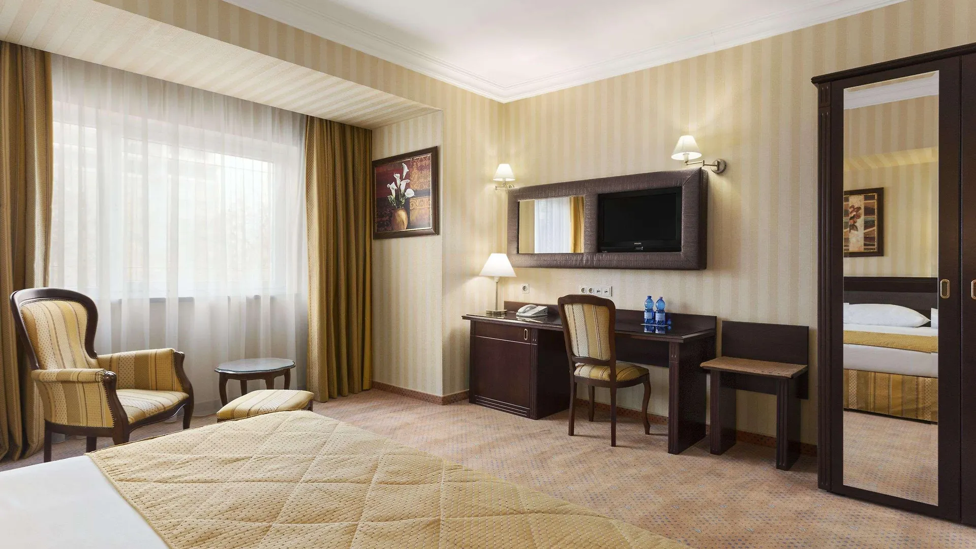 Ramada Hotel & Suites By Wyndham Bucharest North 4*,  România