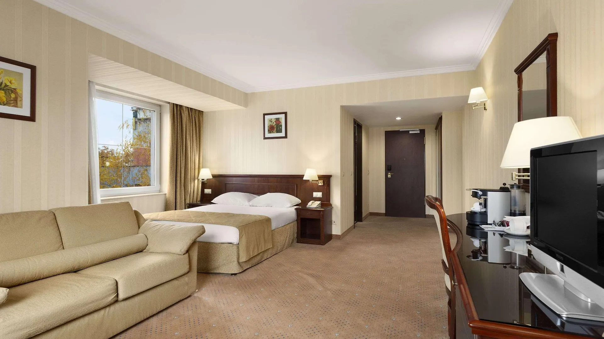 Ramada Hotel & Suites By Wyndham Bucharest North 4*,