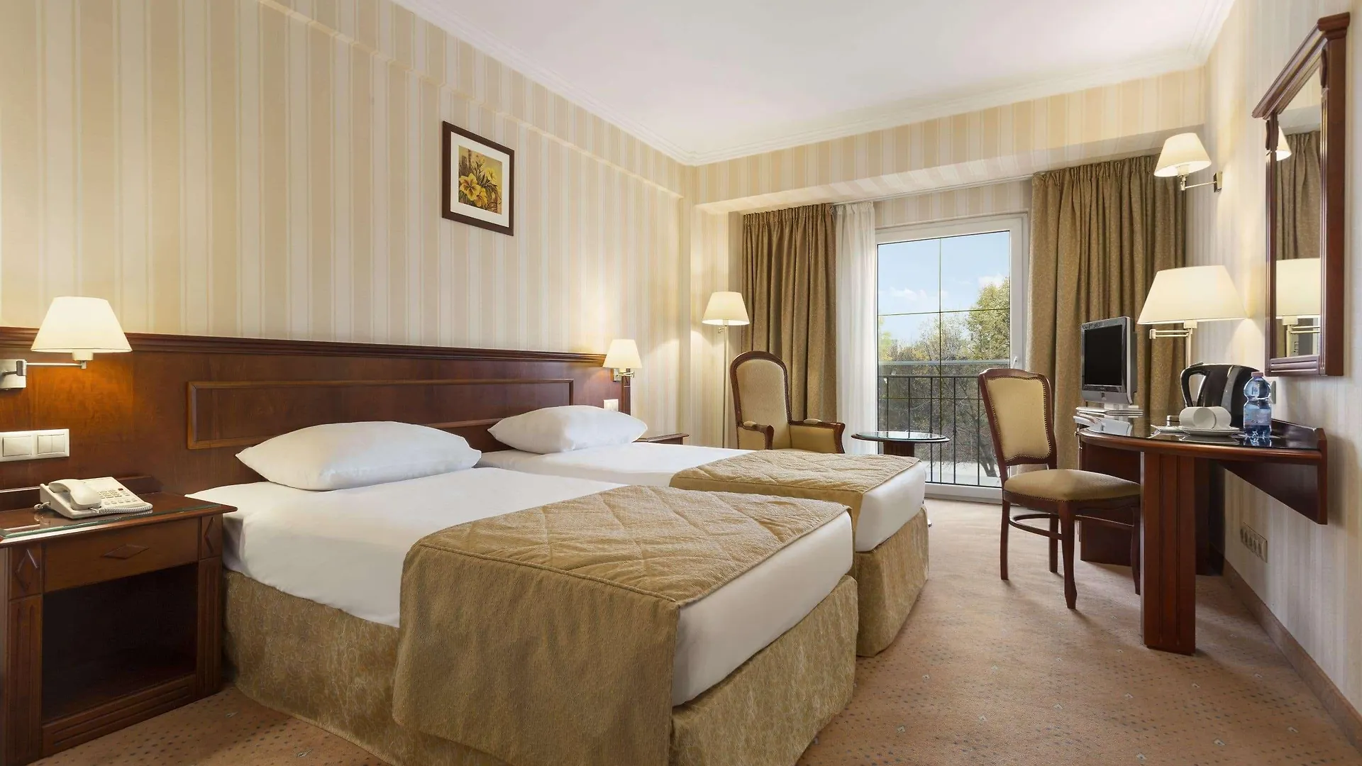 Ramada Hotel & Suites By Wyndham Bucharest North