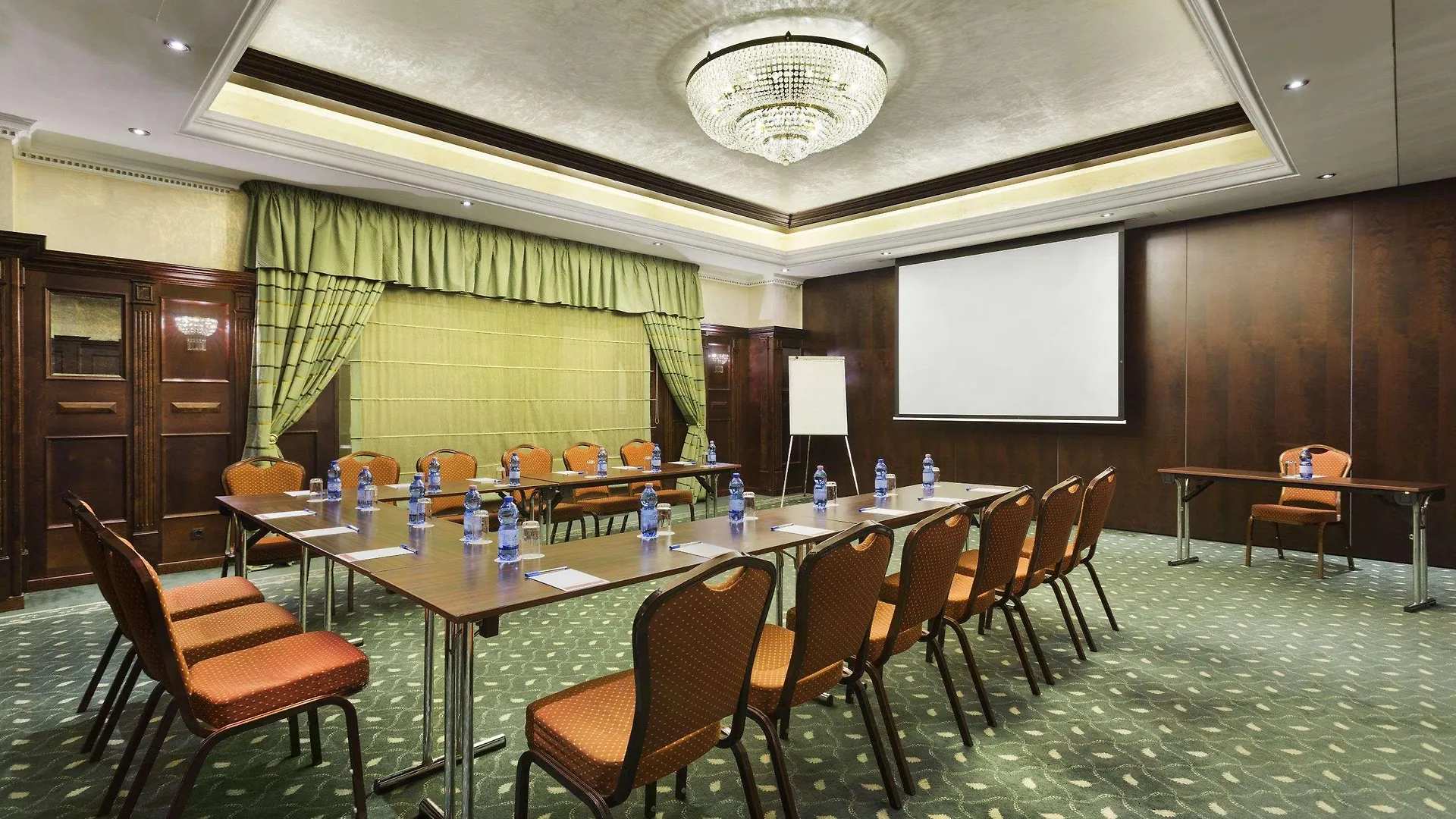 Ramada Hotel & Suites By Wyndham Bucharest North România