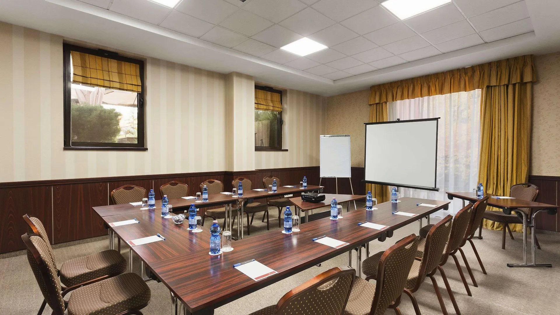 Ramada Hotel & Suites By Wyndham Bucharest North