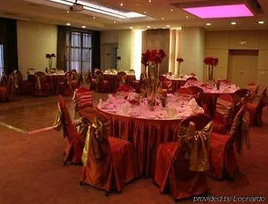 Ramada Hotel & Suites By Wyndham Bucharest North
