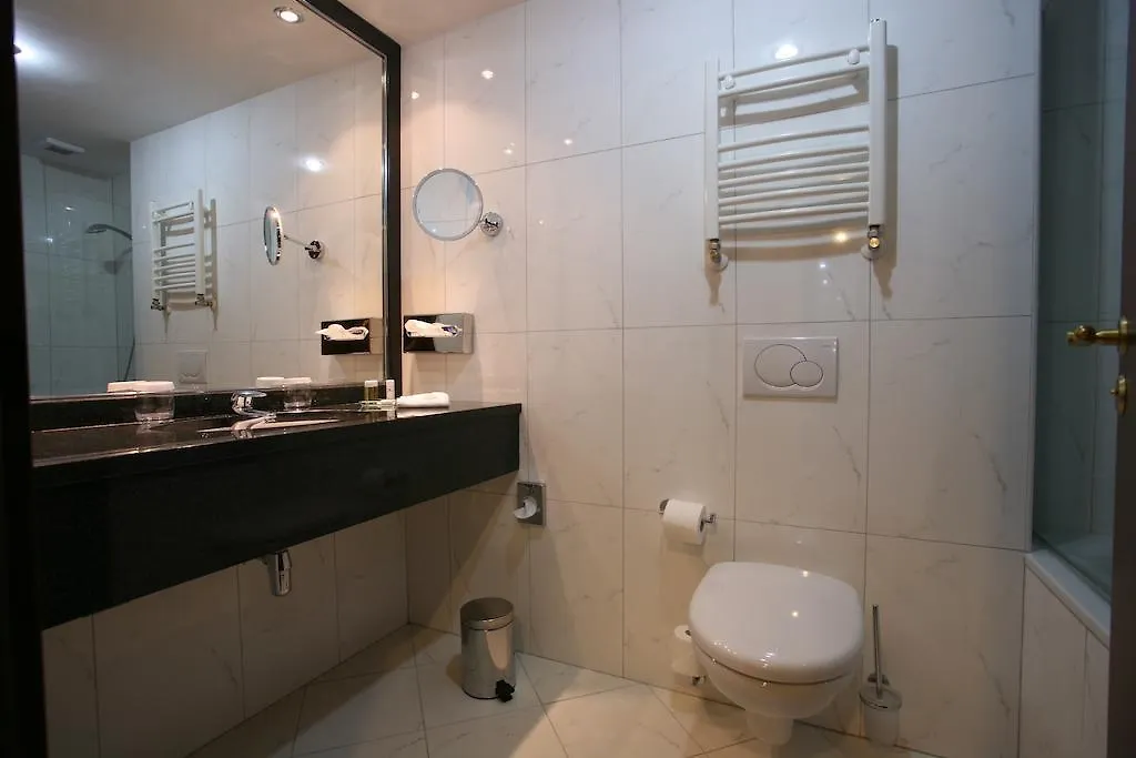 Ramada Hotel & Suites By Wyndham Bucharest North