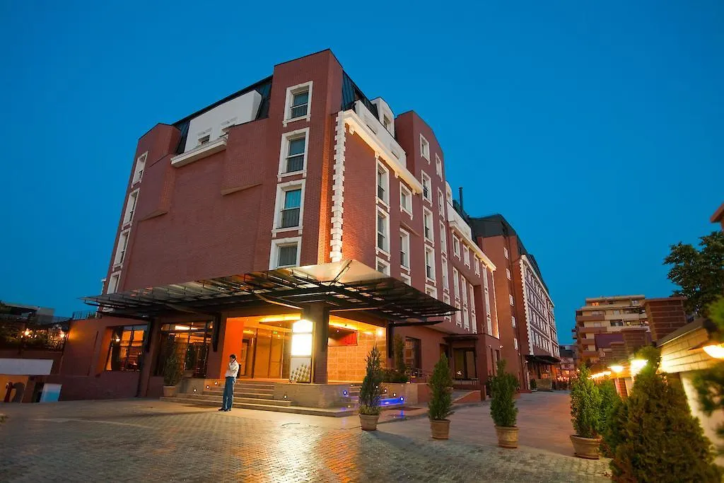 Ramada Hotel & Suites By Wyndham Bucharest North