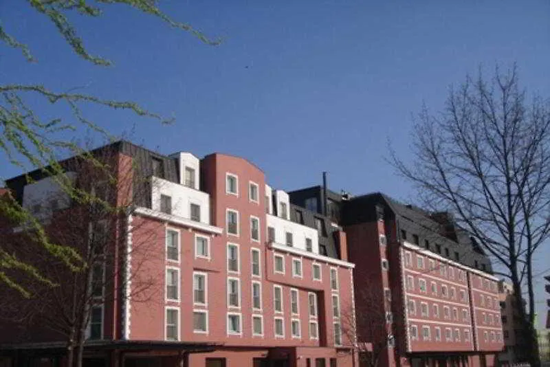 Ramada Hotel & Suites By Wyndham Bucharest North