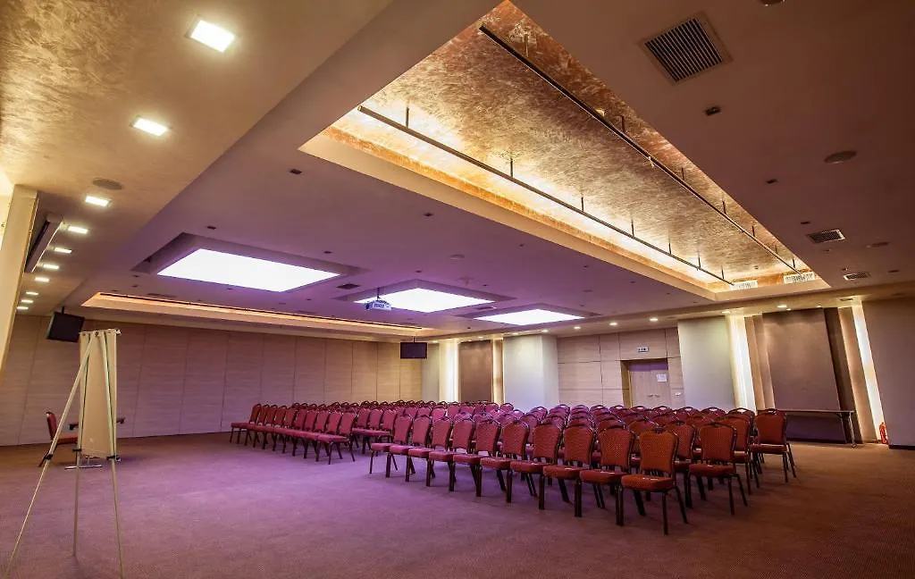 Ramada Hotel & Suites By Wyndham Bucharest North