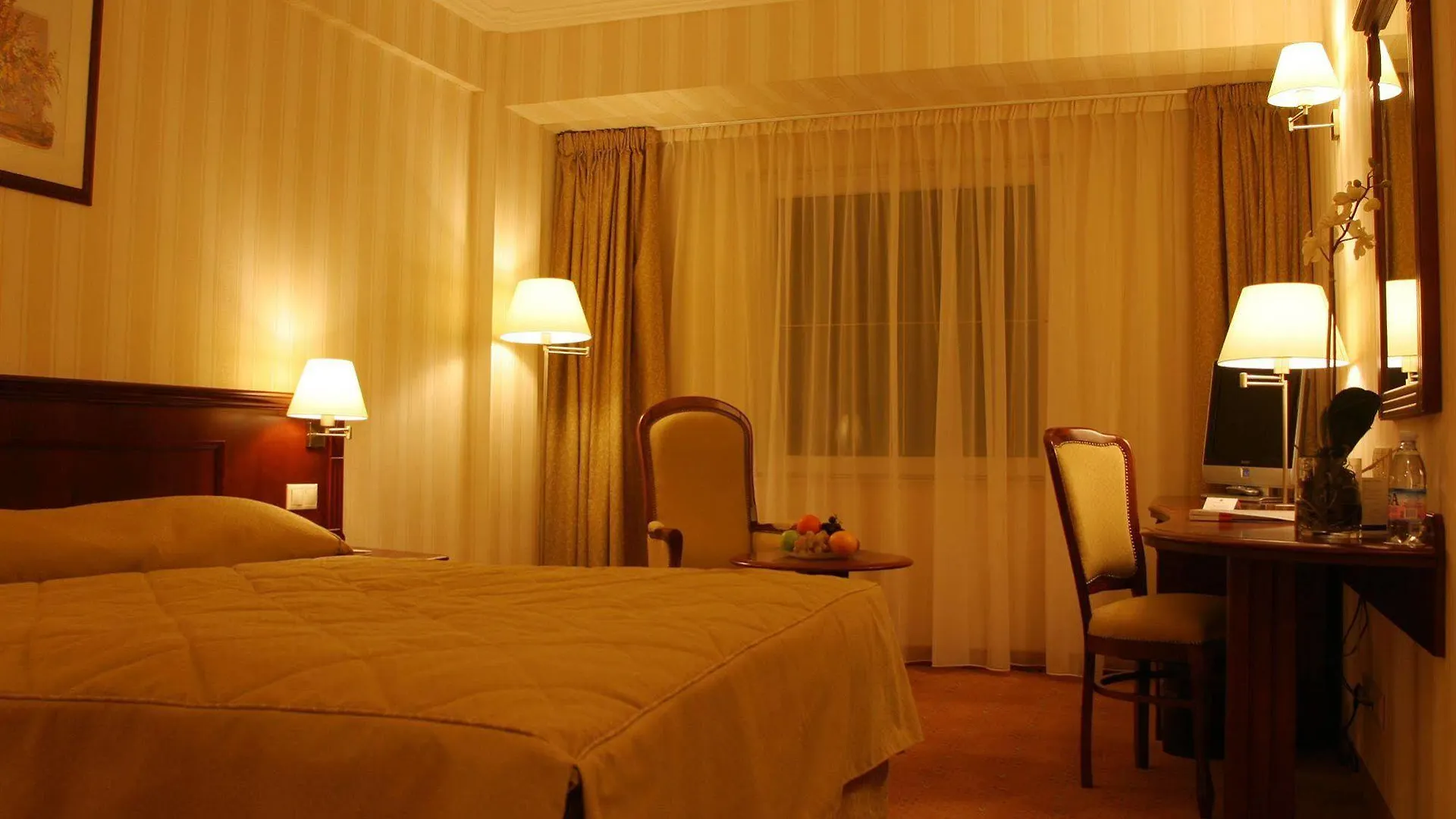 Ramada Hotel & Suites By Wyndham Bucharest North