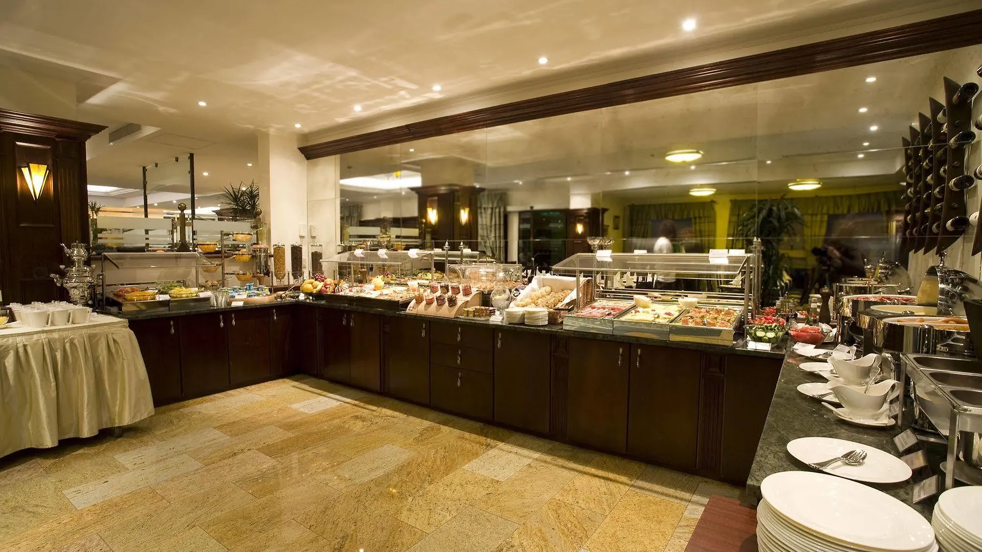 Ramada Hotel & Suites By Wyndham Bucharest North