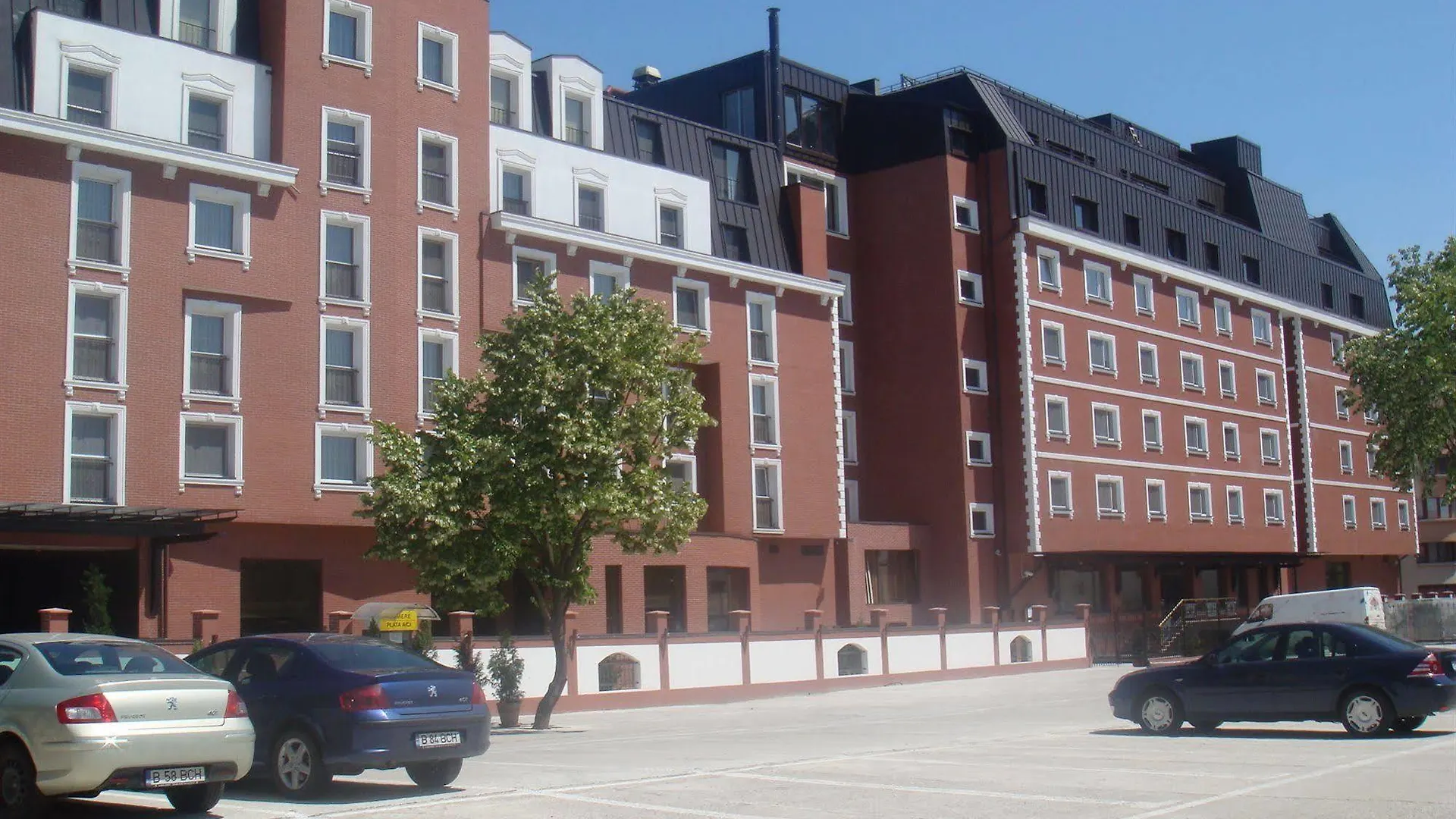 Ramada Hotel & Suites By Wyndham Bucharest North România