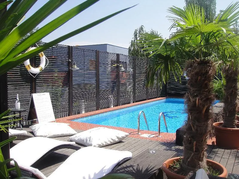 Ramada Hotel & Suites By Wyndham Bucharest North România