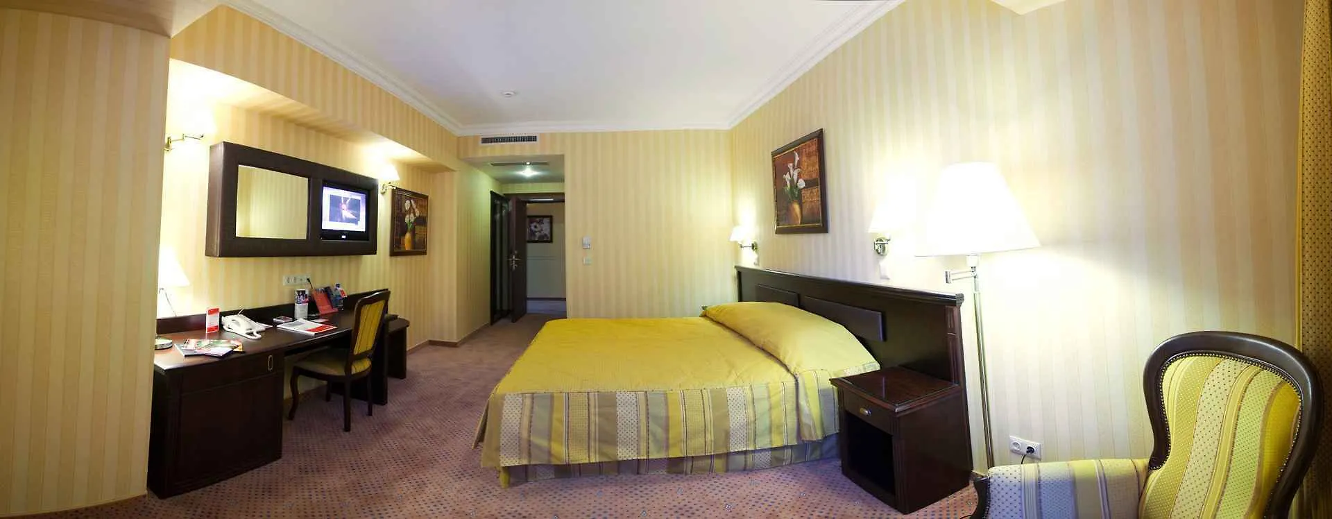 Ramada Hotel & Suites By Wyndham Bucharest North